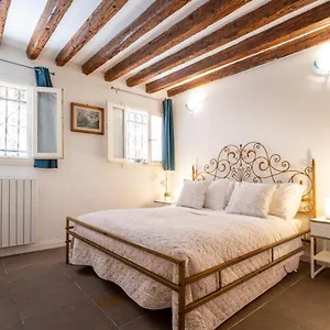 Apartamento San Giacomo Pied-a-terre House 